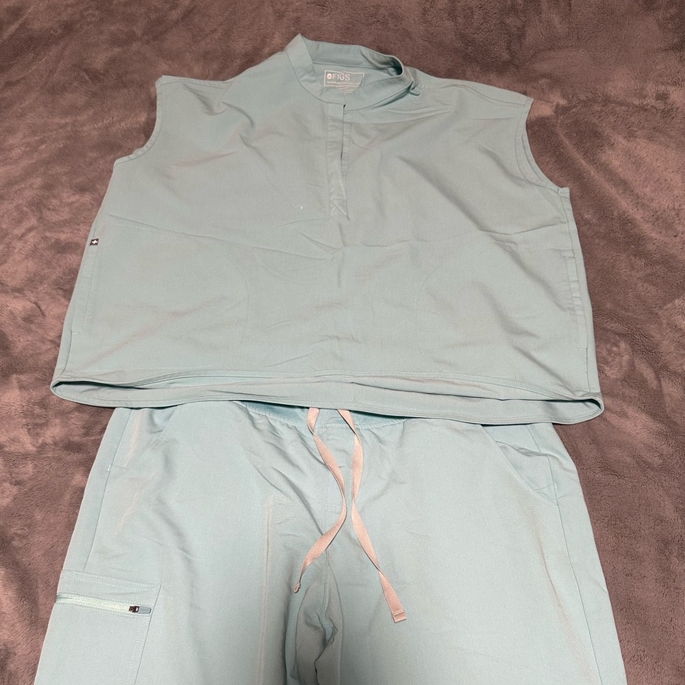 Figs Zamora Jogger pants size 2XL TALL and Rafaela top 2XL. Smoke free home.
